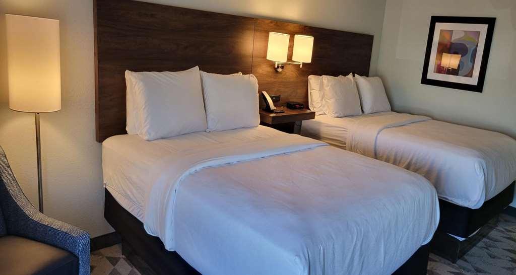 Best Western Plus Harrisonburg Room photo