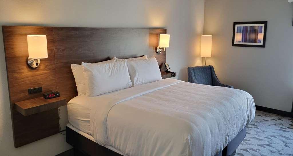Best Western Plus Harrisonburg Room photo