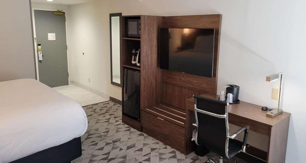 Best Western Plus Harrisonburg Room photo