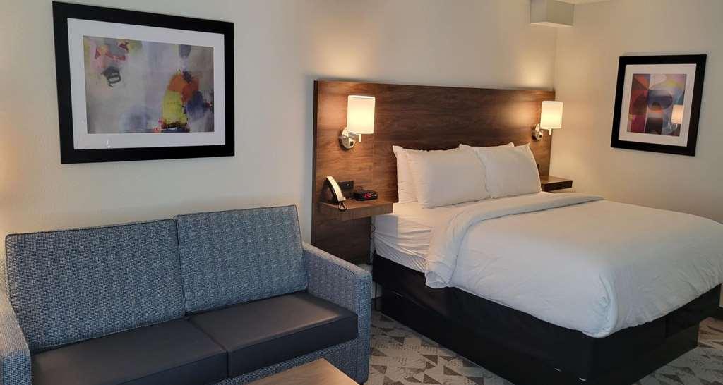 Best Western Plus Harrisonburg Room photo