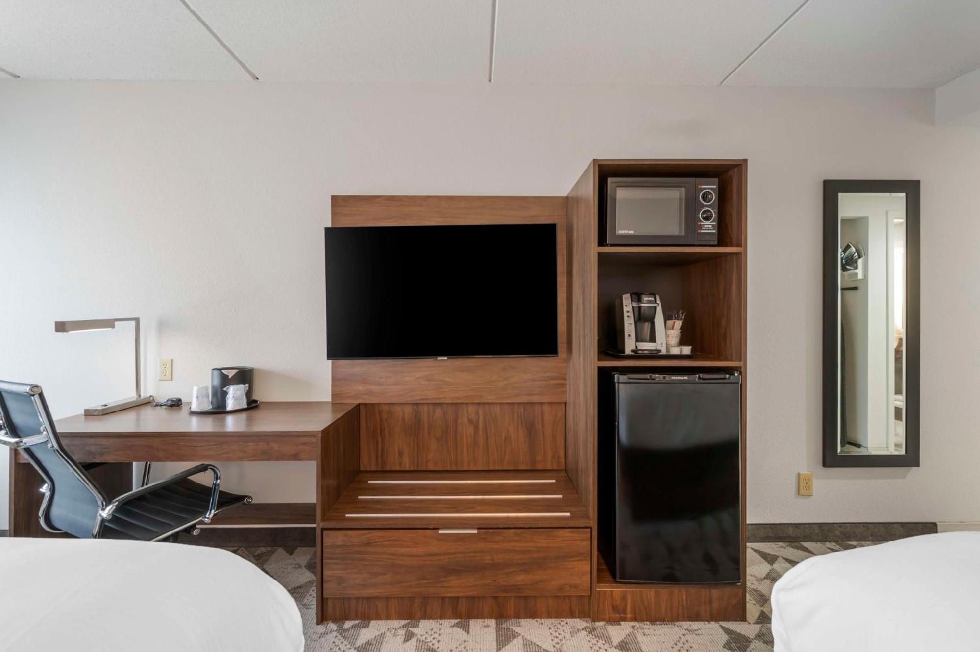 Best Western Plus Harrisonburg Exterior photo